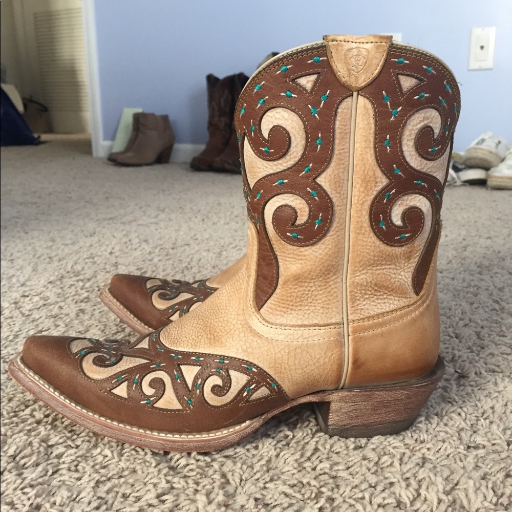 Cowboy boots embroidered